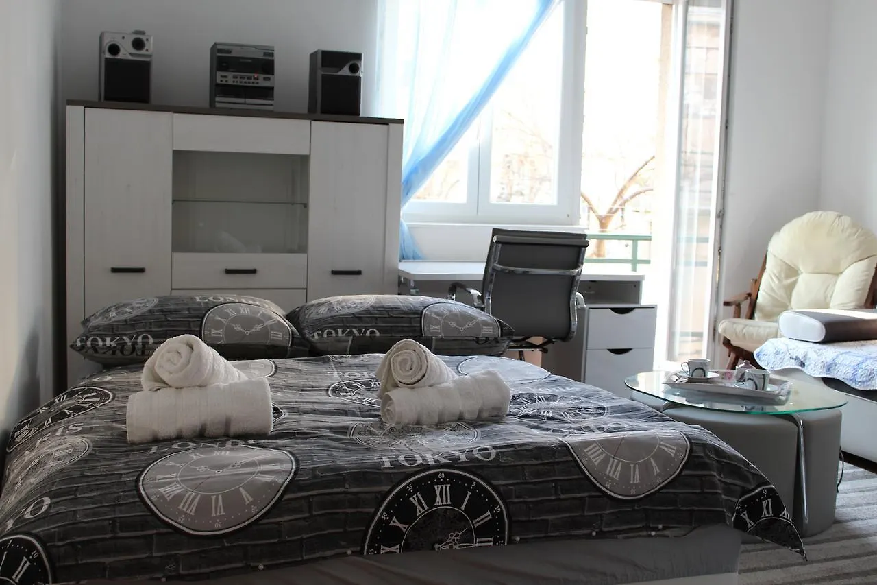Cozy Apartment Mihaela With Balcony, Near Park Marjan & Old Town - Quiet Neighborhood Σπλιτ